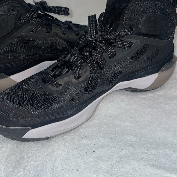 Jordan Air XXXVII GS Boys Shoes Sz 5y (slightly used) - Picture 2 of 5